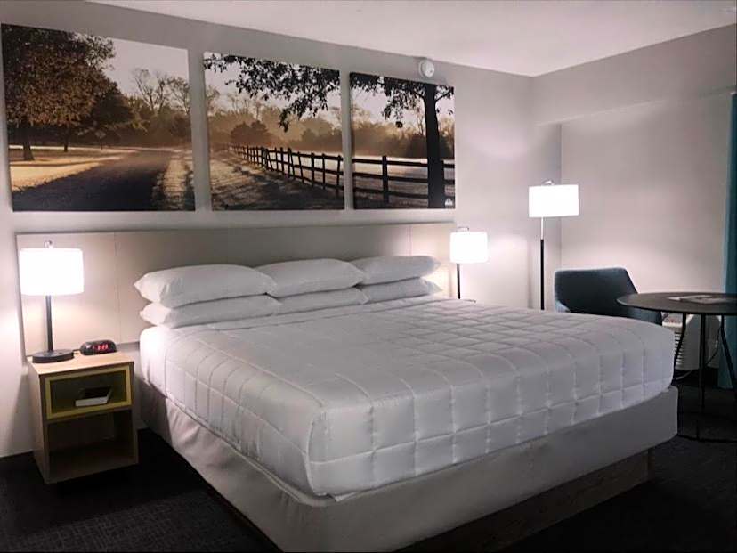 Days Inn & Suites by Wyndham Lexington