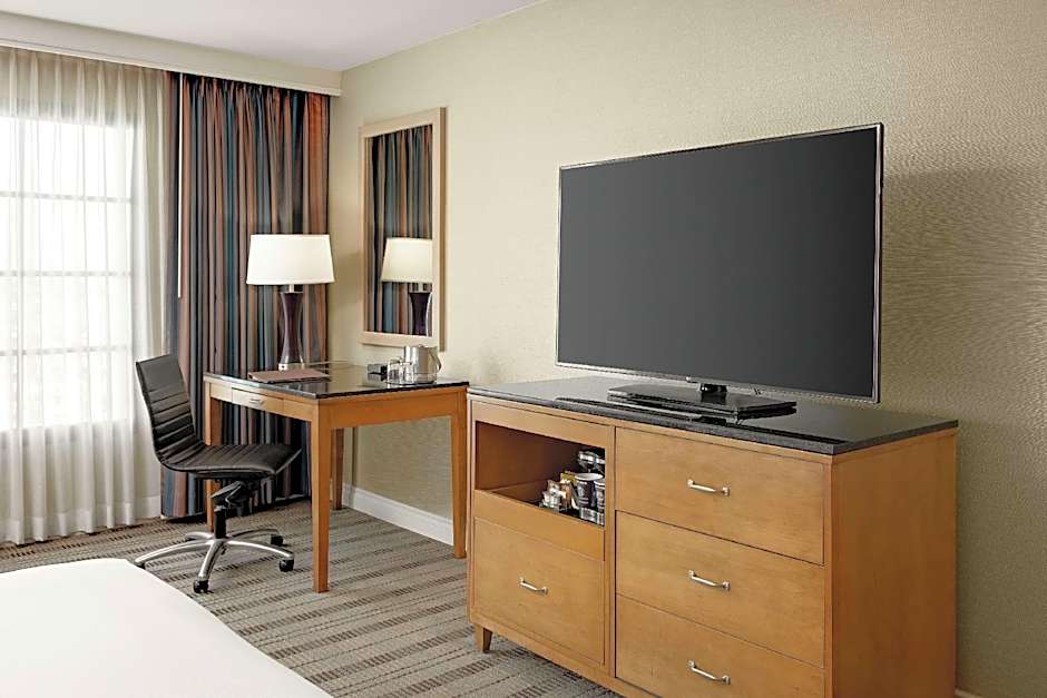 Photo 1 of 5 of 1 King Bed, Mobility Accessible, Roll in Shower, Marina View