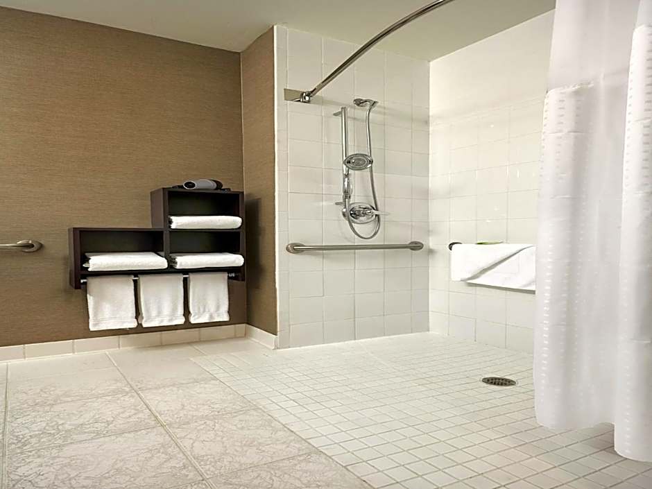 Holiday Inn Express & Suites Naples Downtown - 5th Avenue