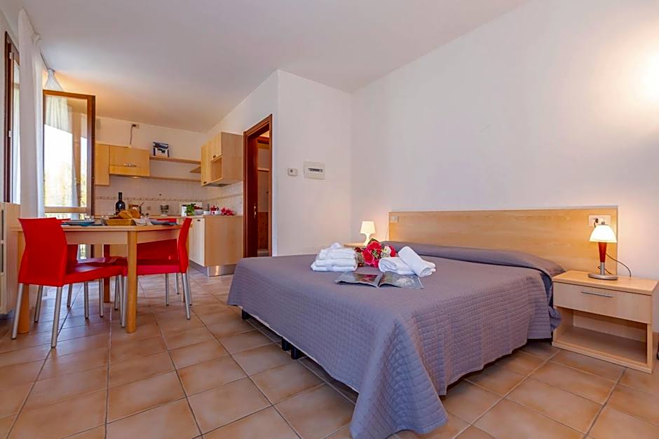 Budget Village Apartments - Porto Letizia