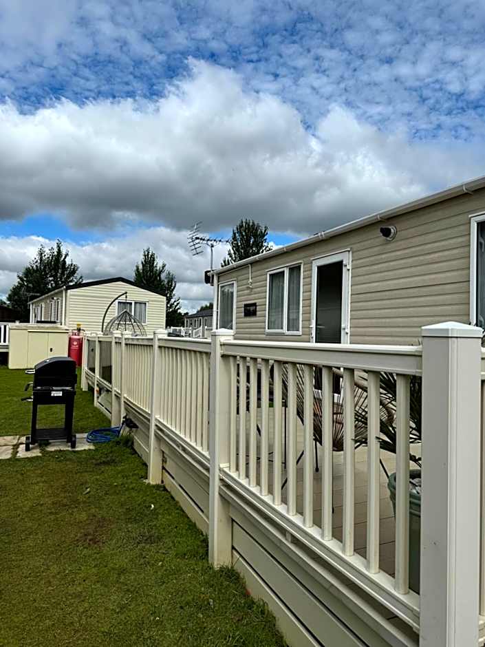 Hot tub retreat at Tattershall Lakes