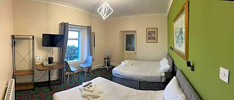 Quad room-Deluxe-Ensuite-Balcony-Sea View-Birchfield