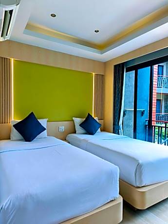 Superior Twin Room with Pool View