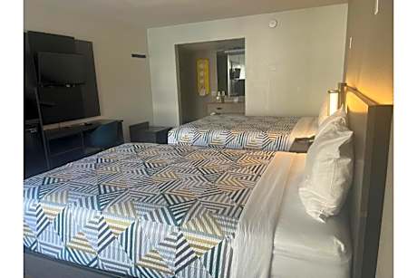 2 FULL BEDS | ACCESSIBLE NON-SMOKING, MICFRIDGE