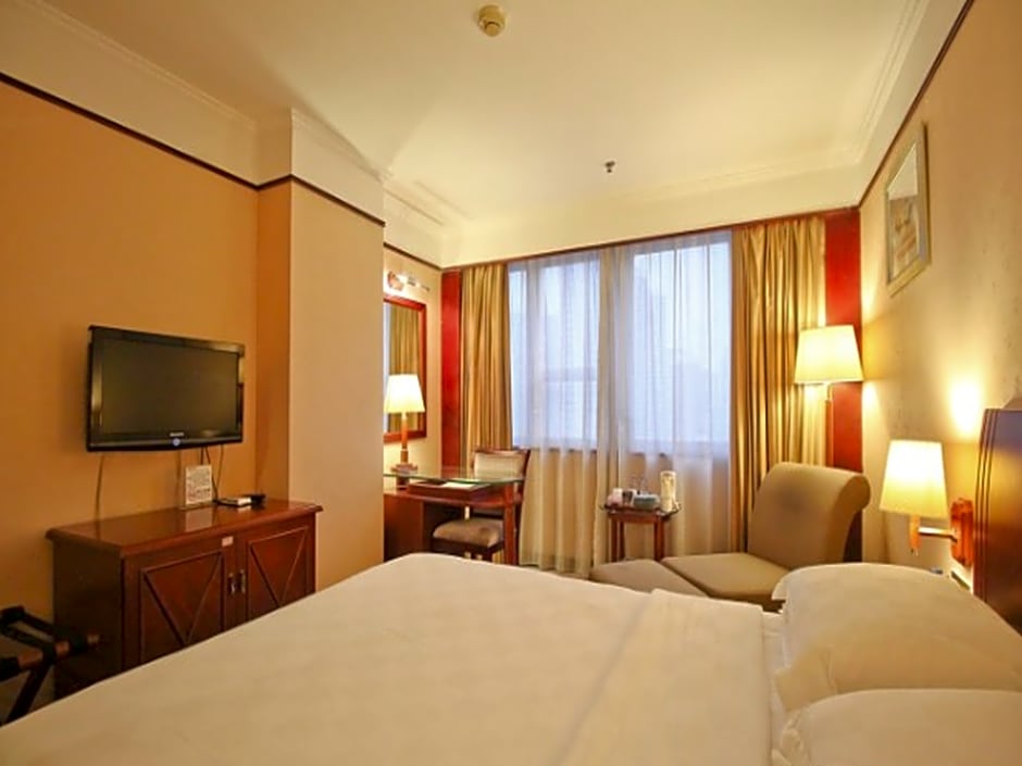 Royalty Hotel