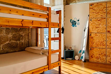 Bed in 8-Bed Mixed Dormitory Room with Private Bathroom and River View