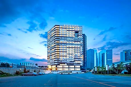Yitel Collection Dalian High-tech Zone Wanda Plaza