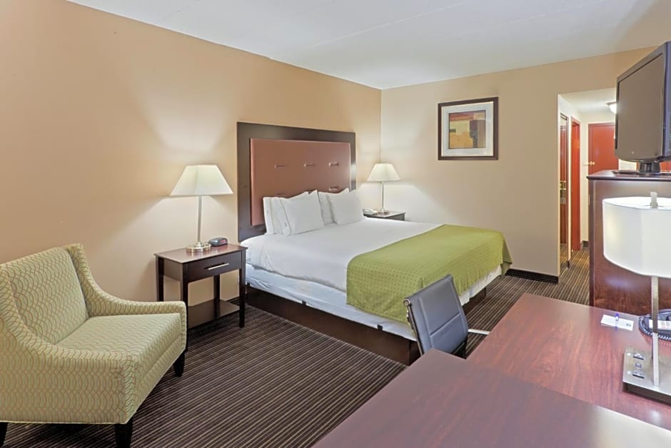 Holiday Inn Express Hotel & Suites Charleston-Southridge
