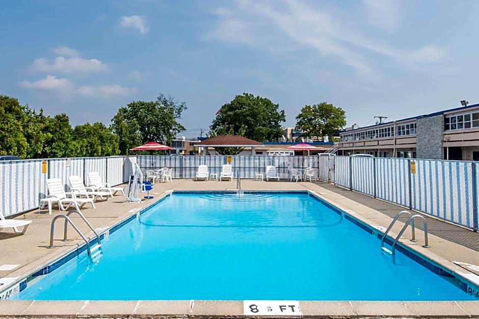 Days Inn by Wyndham Hicksville Long Island