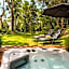 Gunnadoo Holiday Hut with Ocean Views and Jacuzzi