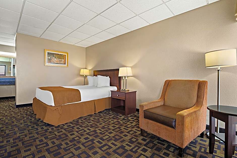 Rodeway Inn McPherson East