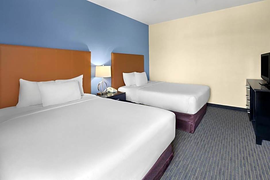 Days Inn by Wyndham Mackinaw City/Bridgeview Area