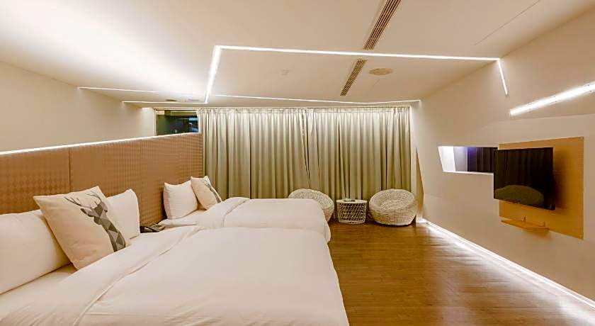 YA-NOLD HOT SPRING HOTEL