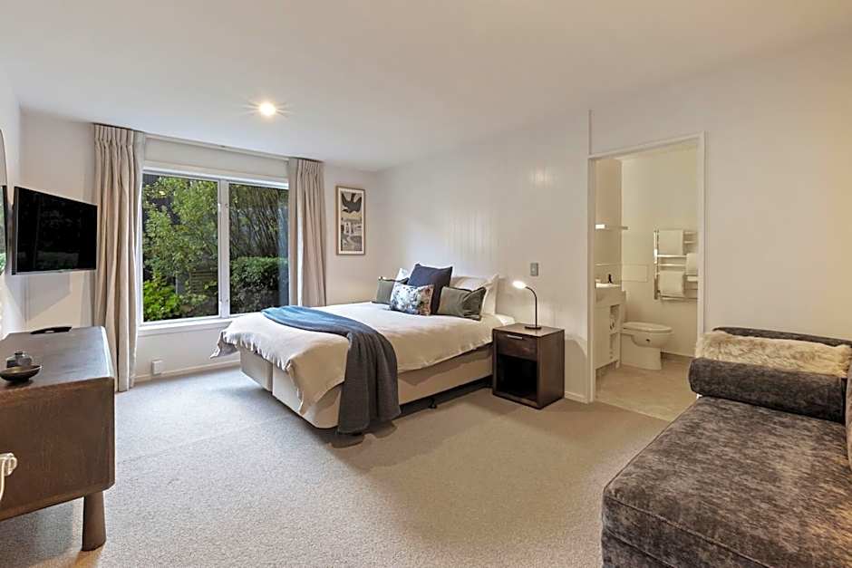 Queenstown House Bed & Breakfast and Apartments