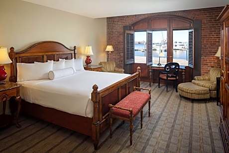 1 King Bed, Harbor View