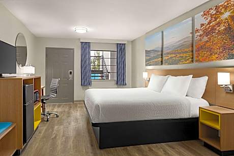 1 King Bed Mobility Accessible Room Non- Smoking