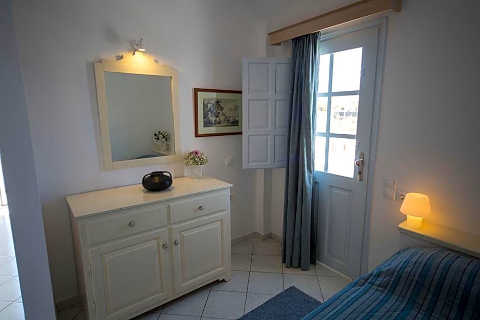 Ianthe Apartments & Villa