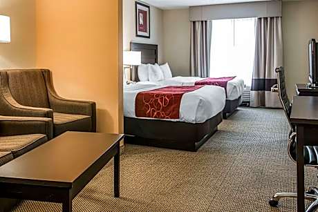 2 Queen Beds, Suite, Nonsmoking, Upgrade