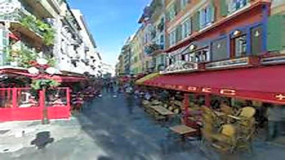 Studio carré d'or situé à 50 m de la plage