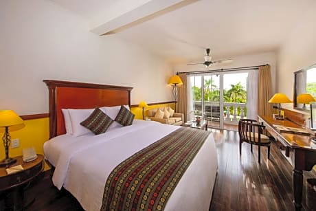 Deluxe King Room with Balcony and Pool View