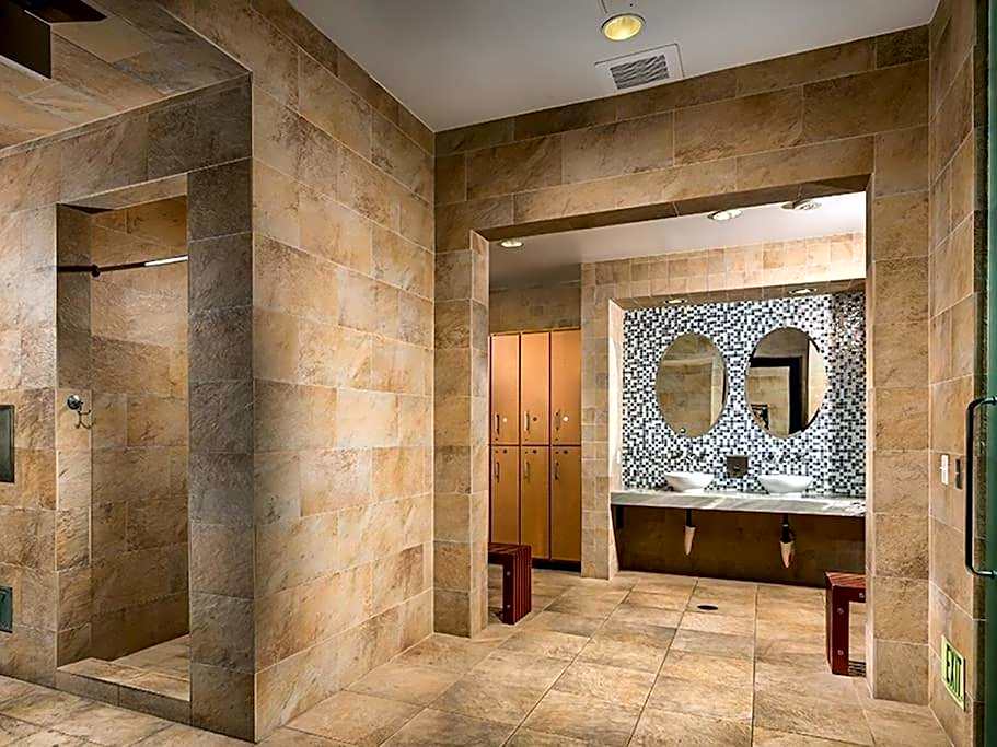 Lux One Bedroom Condo with Garden View