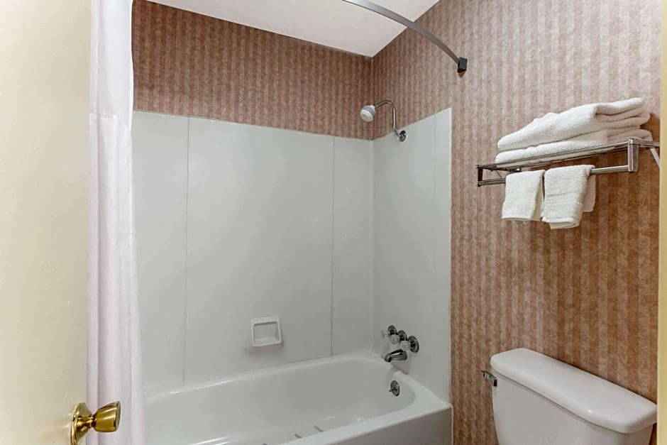 Days Inn by Wyndham Holladay