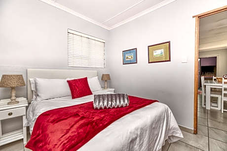 Land's Edge Struisbaai