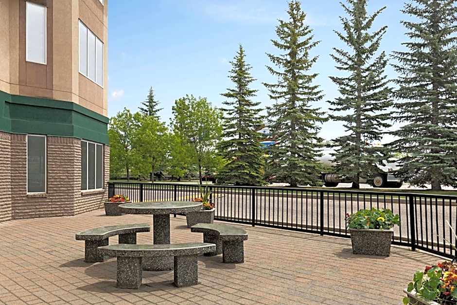 Super 8 by Wyndham Calgary Shawnessy Area