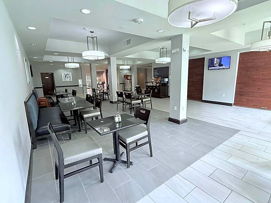 Holiday Inn Express & Suites Bonham By IHG