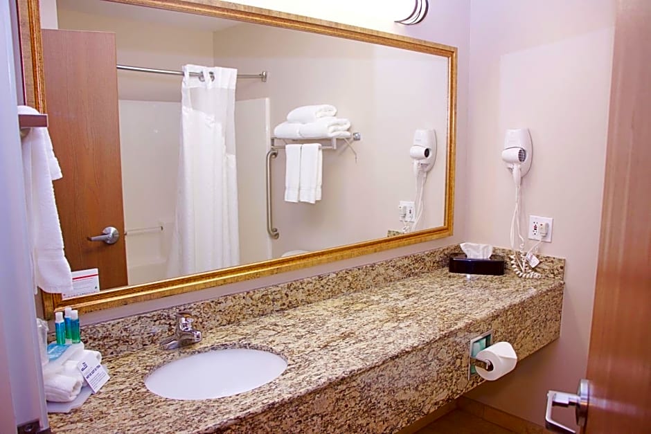 Holiday Inn Express Hotel & Suites Pierre-Fort Pierre, an IHG Hotel
