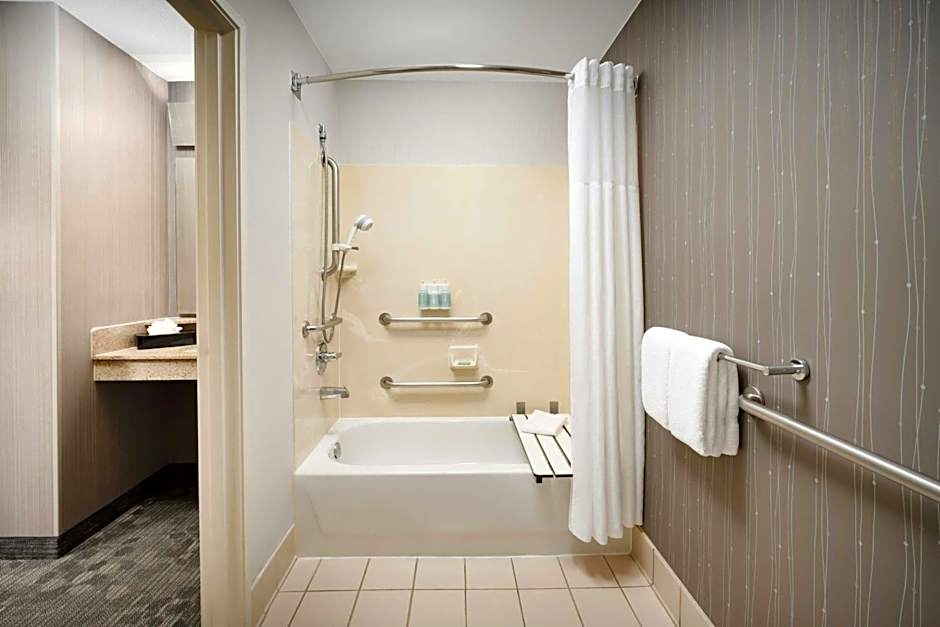 Courtyard by Marriott Chicago Bloomingdale