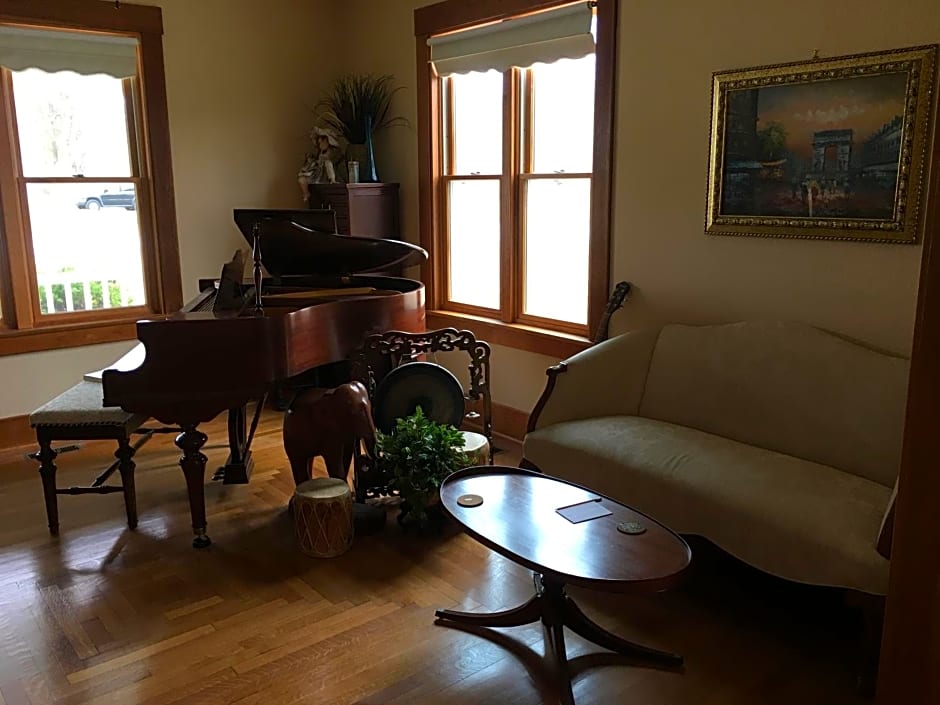 Attwood House Bed and Breakfast near Manhattan, KS