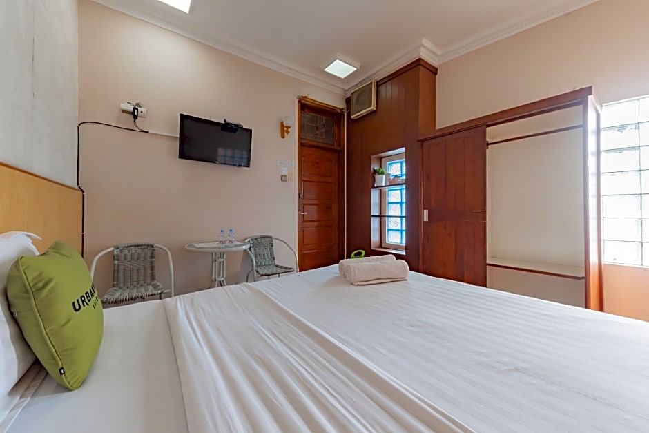Urbanview Hotel Villa Surya Bandung