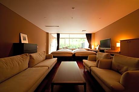 Deluxe Twin Room with Bathroom