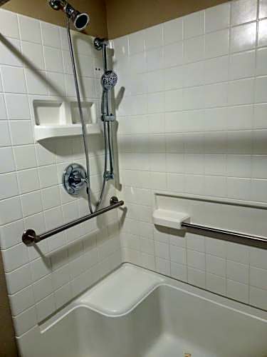 Cobblestone Inn & Suites - Trenton