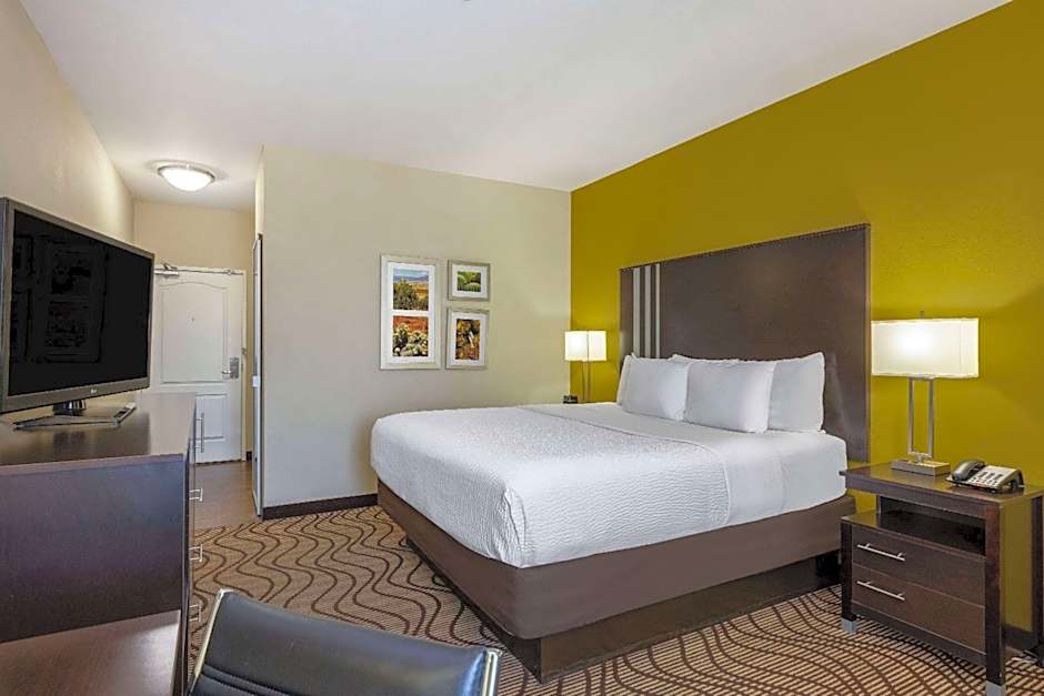 La Quinta Inn & Suites by Wyndham Artesia