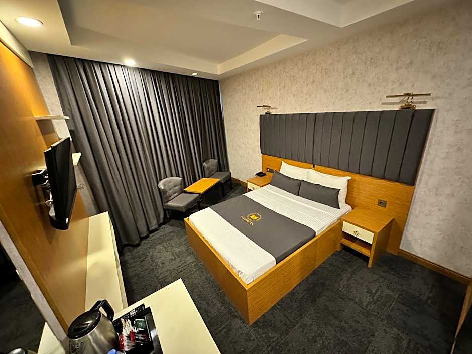 E5 PARK OTEL