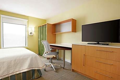 1Queen Hearing Accessible Suite Nonsmoking