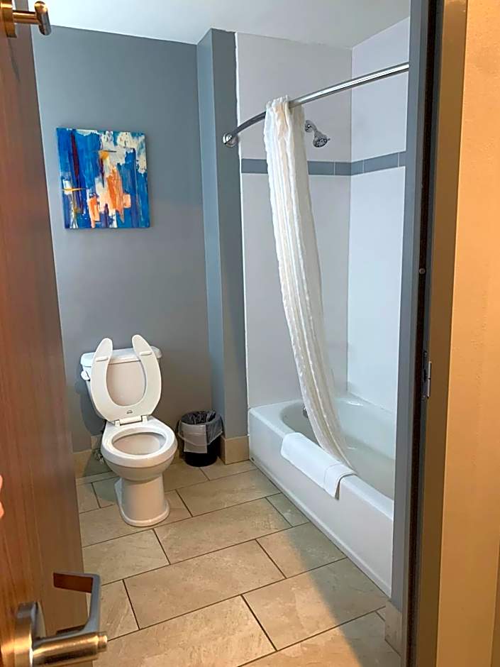 La Quinta Inn & Suites by Wyndham Louisville East