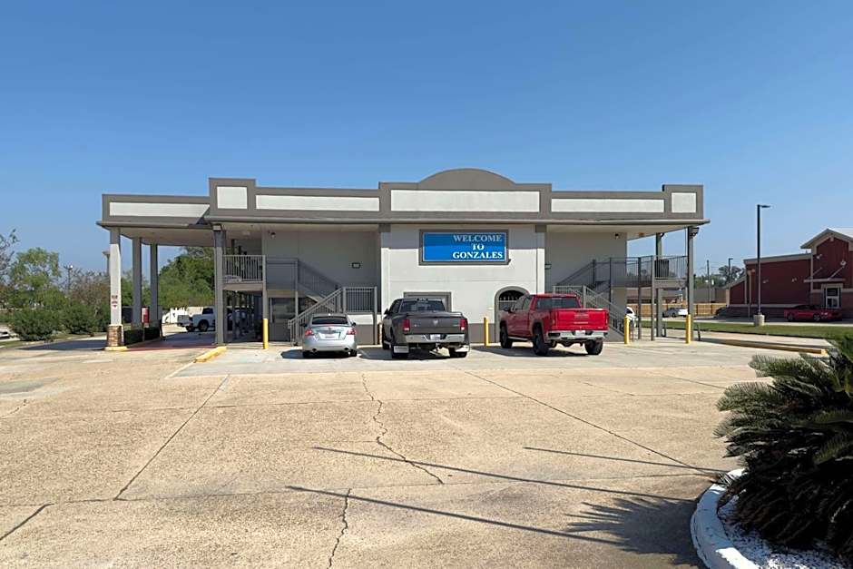 Days Inn by Wyndham Gonzales
