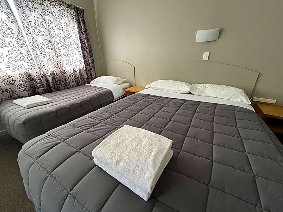 Manuka Crescent Motel