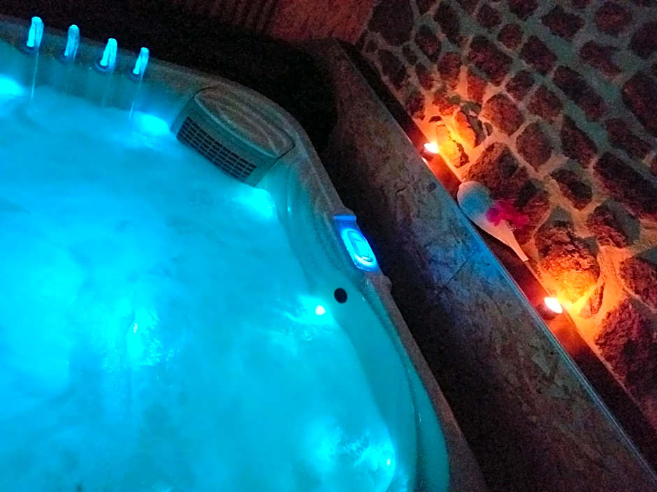 Le Ptit Spa de L'Abbaye Suite love et Spa privé