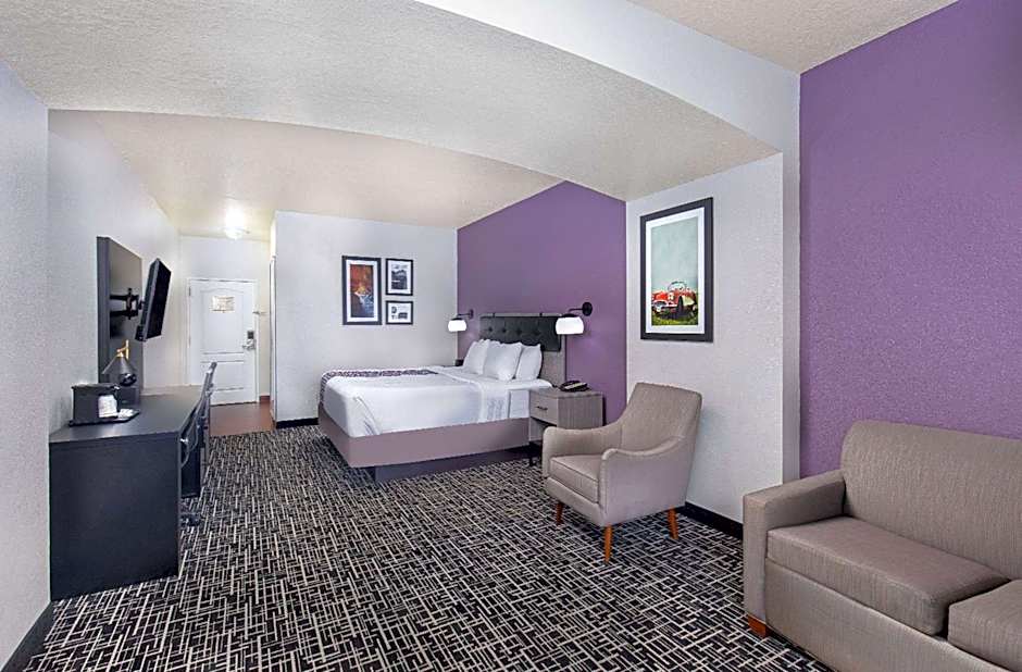 La Quinta Inn & Suites by Wyndham Bowling Green