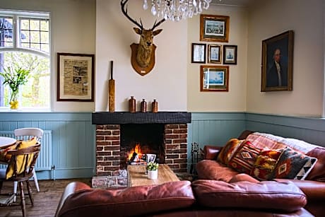 Family room-Ensuite with Shower-Double & Single