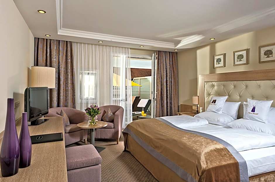 MAXIMILIAN Grand Hotel