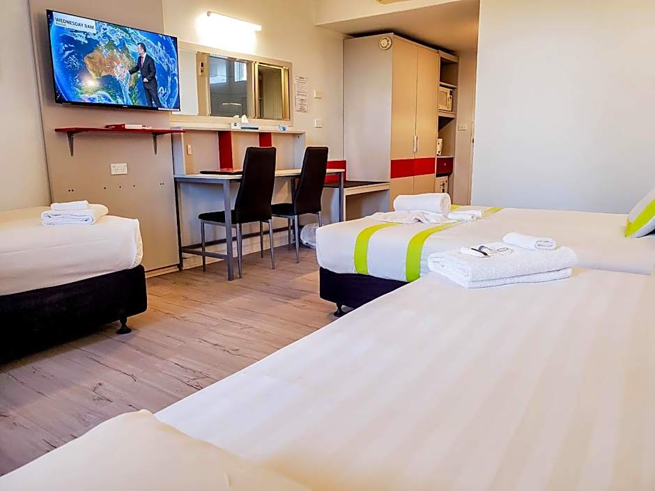 Sandors Motor Inn