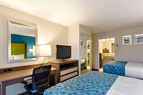 Queen Room with Two Queen Beds - Smoking