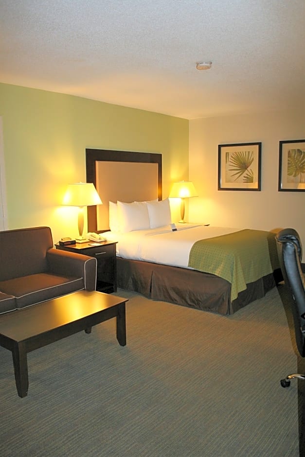 Clarion Inn & Suites Conference Center