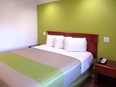 1 King Bed | Mobility Accessible Tub, Nsmk