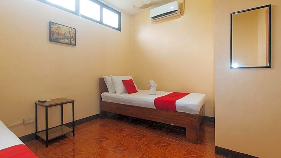 RedDoorz at Casa Buena Dormitel Davao City